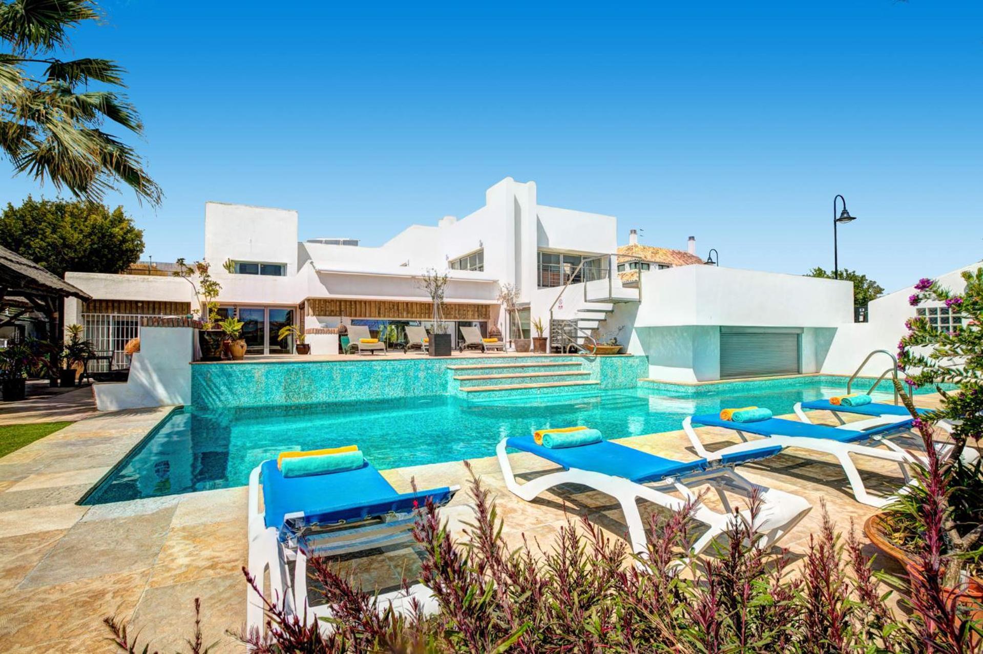 Sunshine Laughter & Sea Views Hébergement de vacances